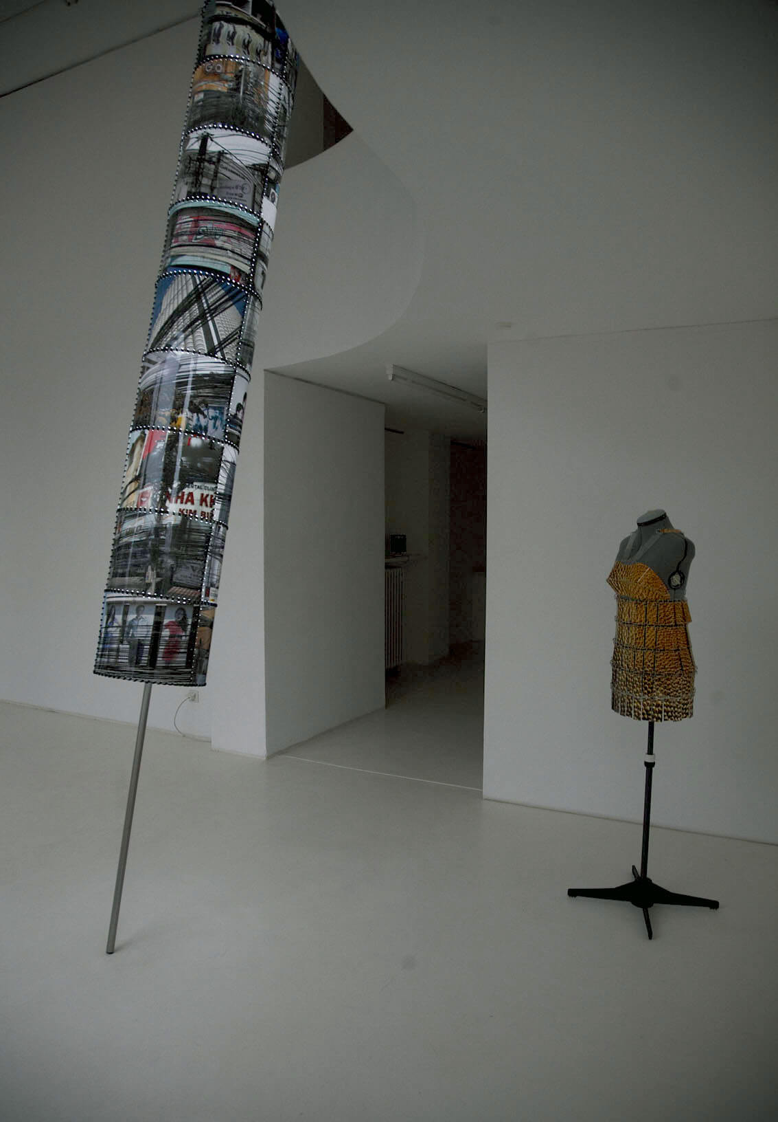 2011-sies-und-hoeke-reislampe-kleid