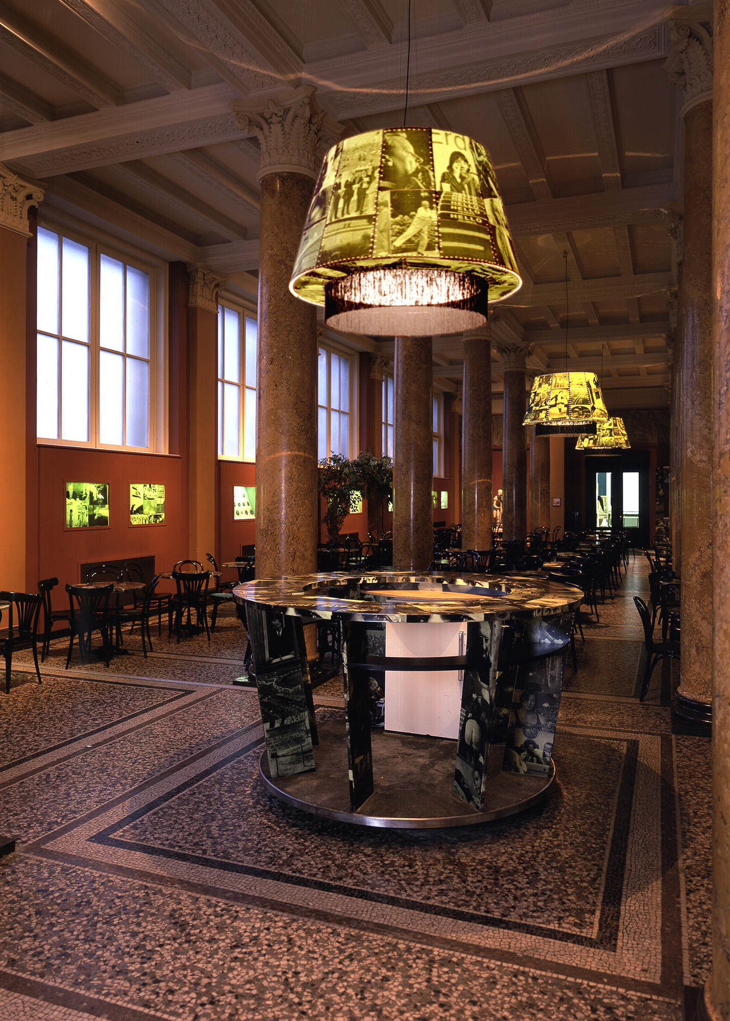 Bar-60-99-Einraeumen-1999-lampen