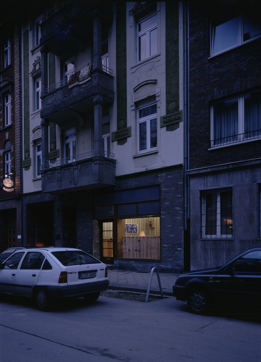 Bar-Institut-Aussen-Fassade