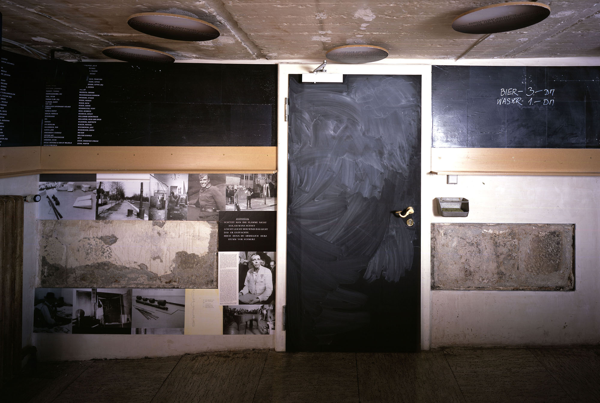 JBs-Bar-Malkasten-Duesseldorf-2000-Rueckwand