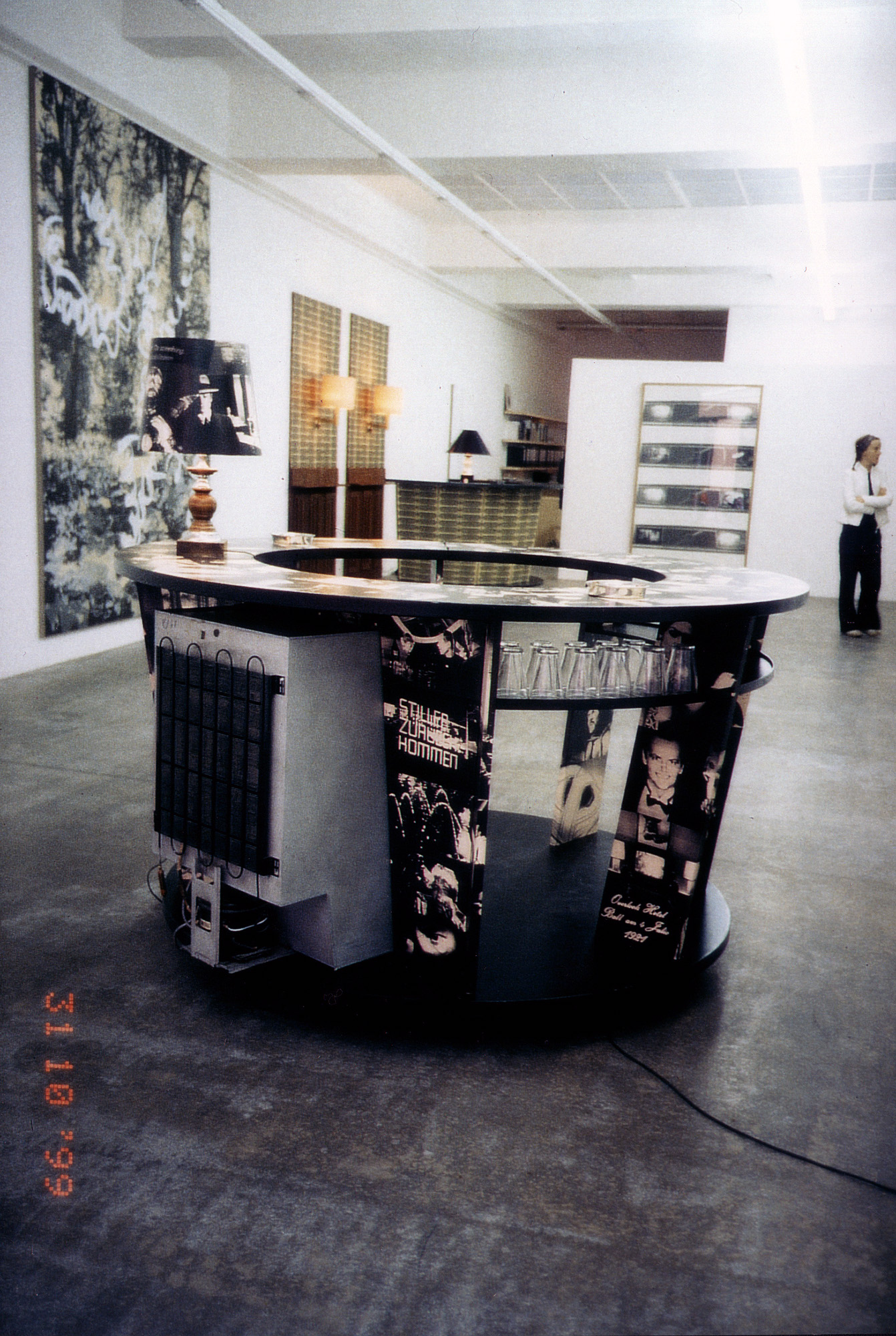 Kerstin-Engholm-Galerie-Wien-1999-vorne