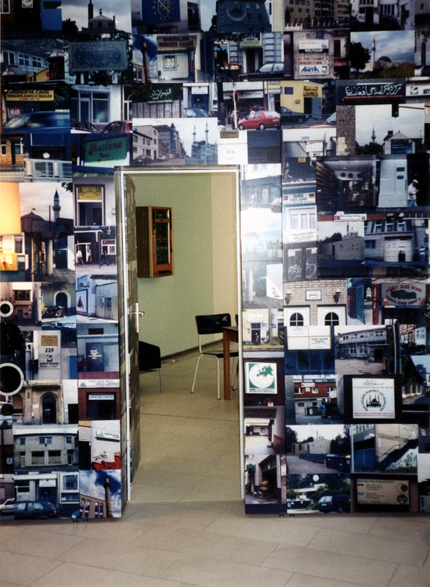 Kunsthalle-Kiel-Moscheenwand-mit-Kreuzbar-2003