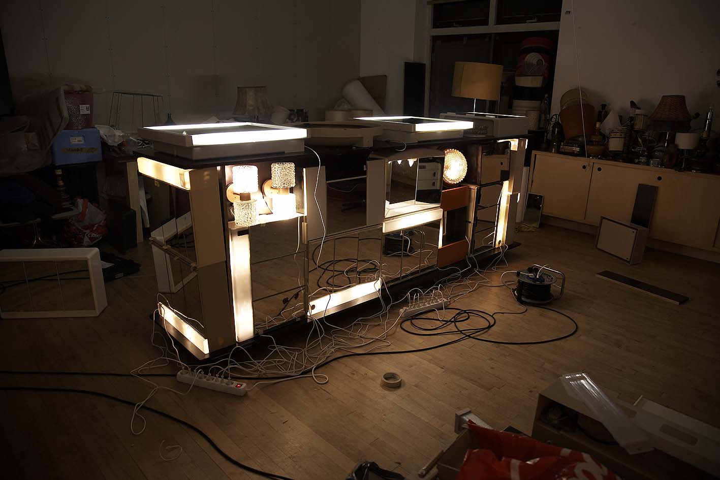 Luhmanneck-remix-cities-of-gold-and-mirrors-2011-making-of-1,jpg