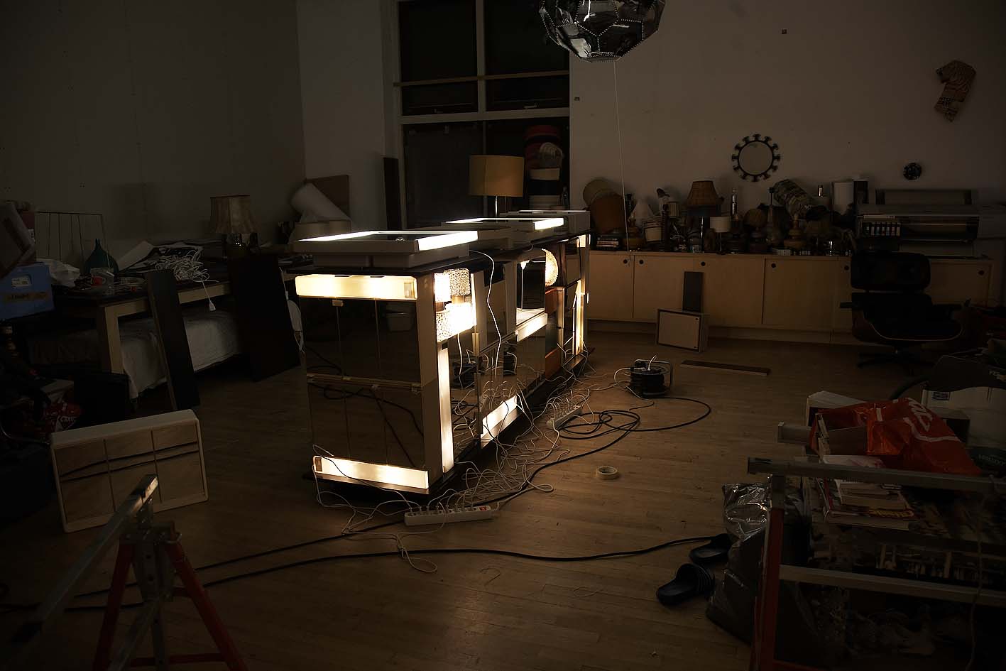 Luhmanneck-remix-cities-of-gold-and-mirrors-2011-making-of-2