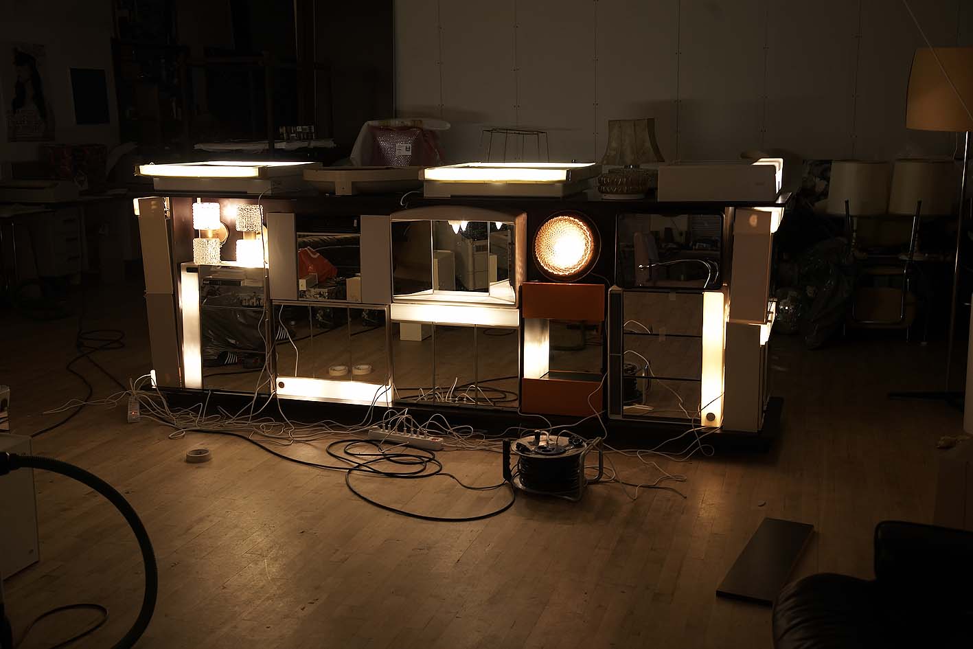 Luhmanneck-remix-cities-of-gold-and-mirrors-2011-making-of-3