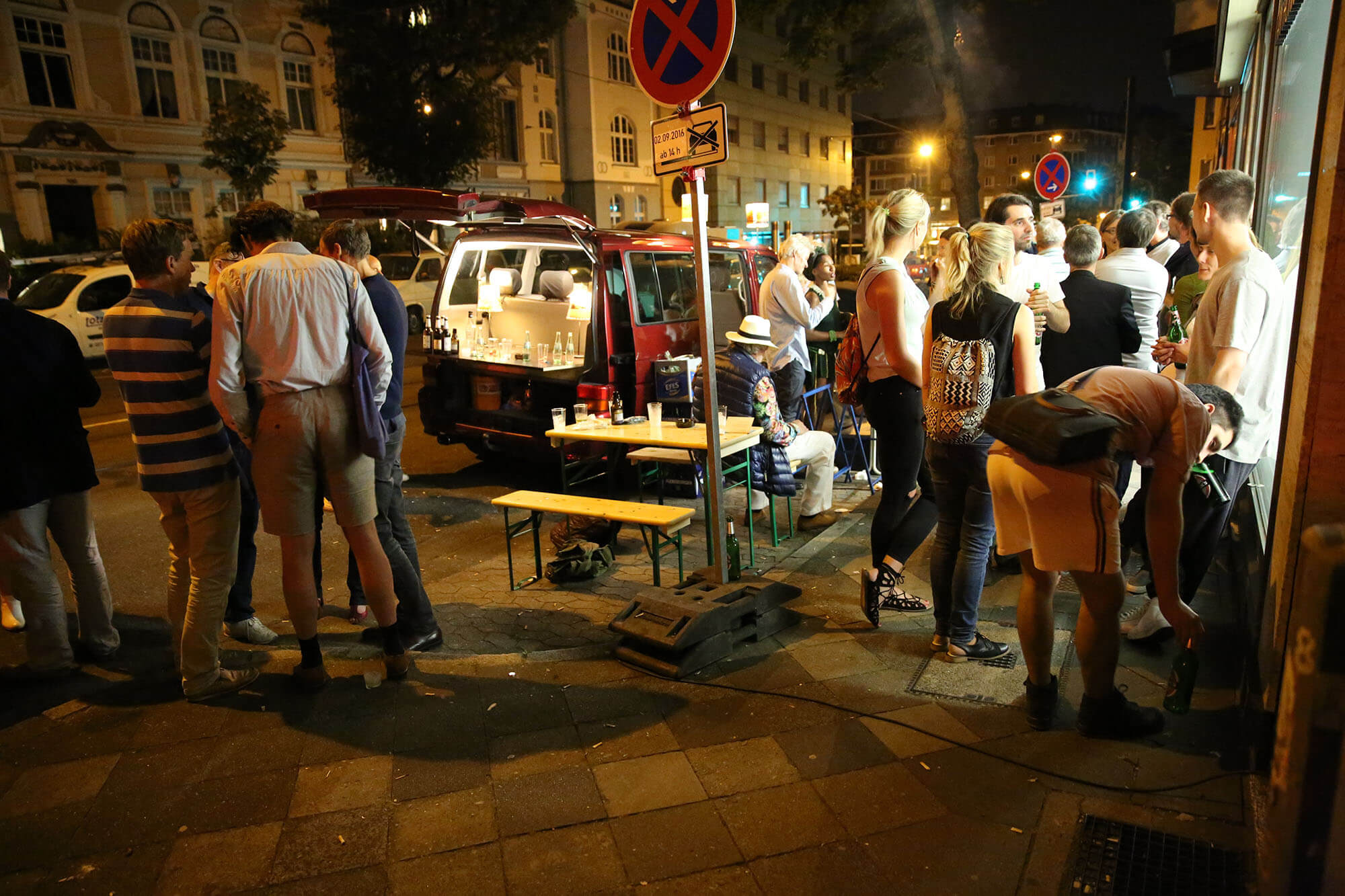 bars-and-coconuts-van-horn-2016-vernissage-outdoor-bar-and-grill-performance