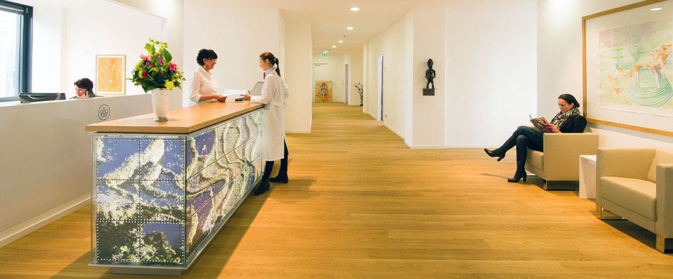 batad-empfangstresen-taghavi-2013-website