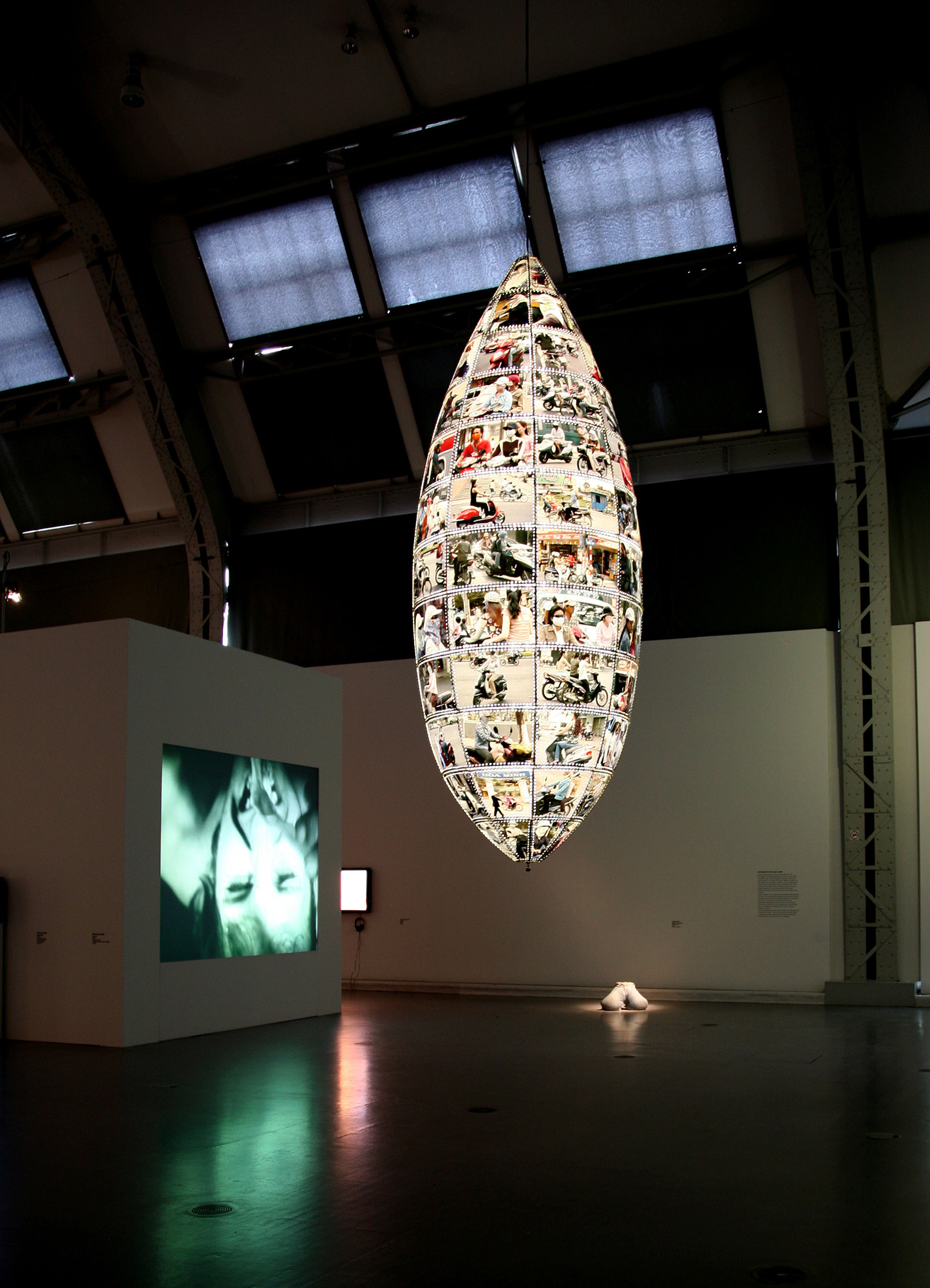 hanoi-saigon-deichtorhallen-2008-lampe-detail