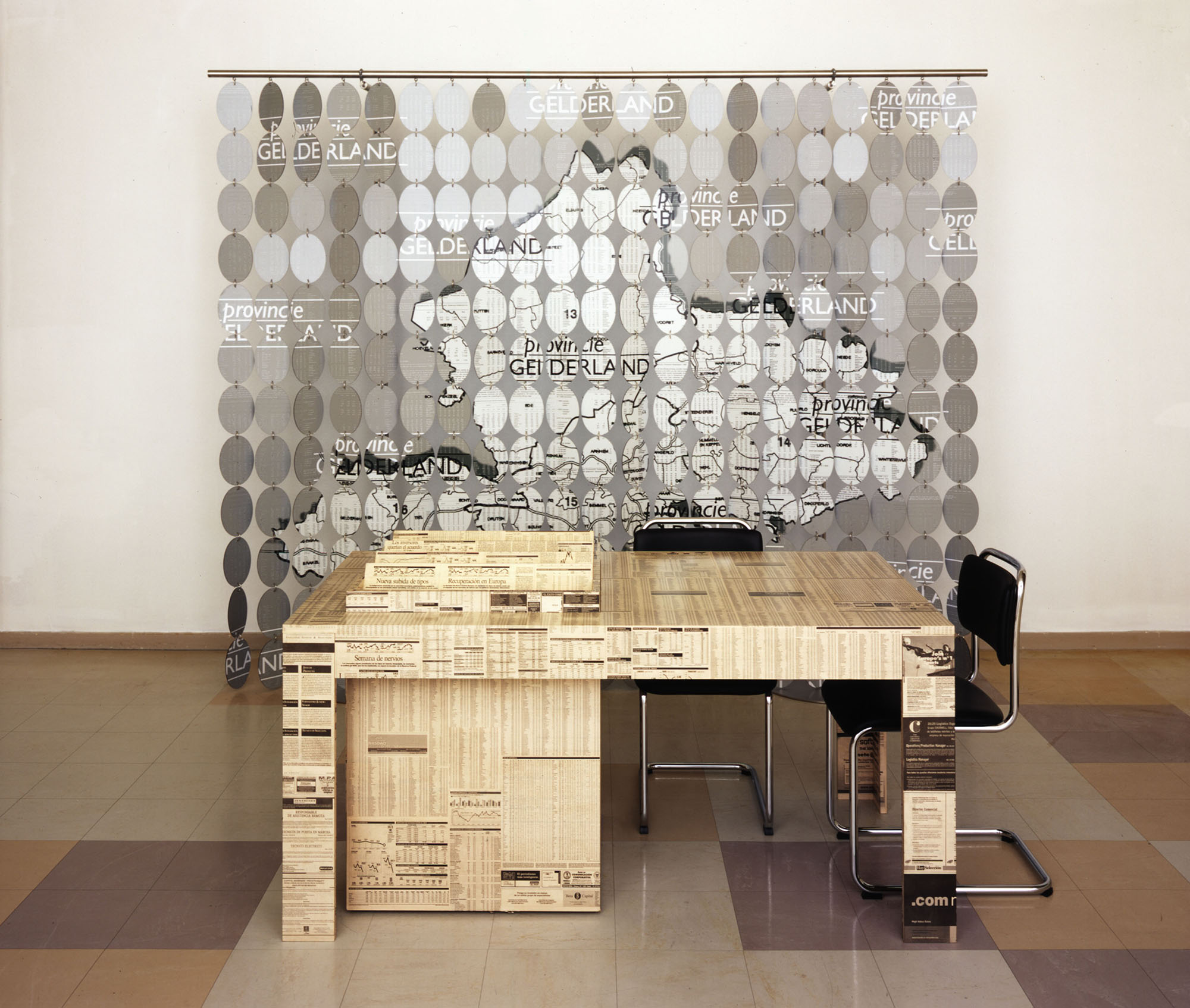 messestand-provinci-gelderland-2001-tafel-grijs